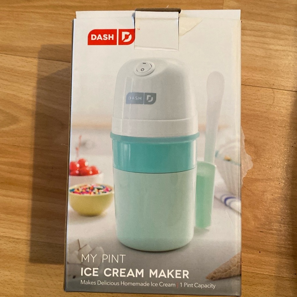 **DASH Single Serve Ice Cream Dessert Maker**